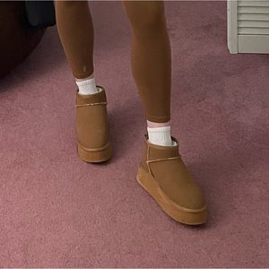 Mini platform boots